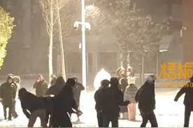 北方大学生像第一次遇见雪，凌晨就开始在雪地撒欢儿图片