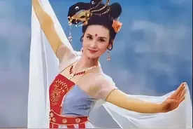 “最美嫦娥”邱佩宁：一部戏红一生，退圈后捐百所希望小学图片