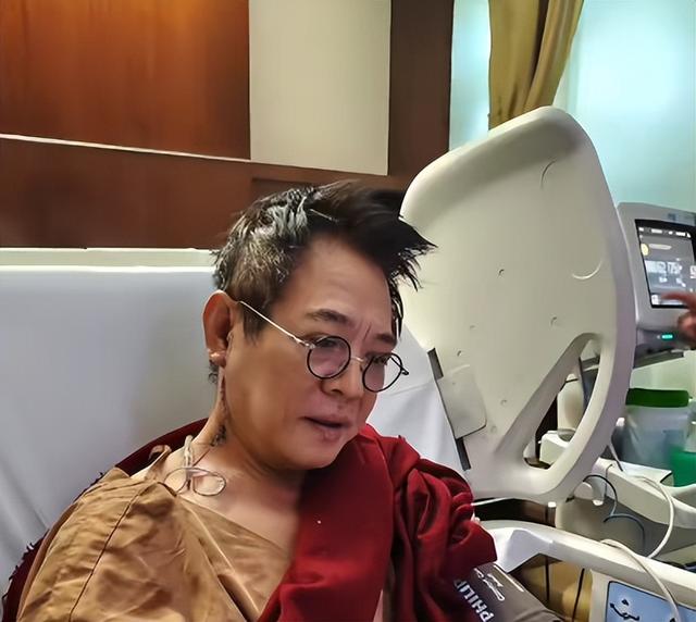 62岁李连杰豪宅游泳，脱光上衣自证清白，大腹便便并无刀疤