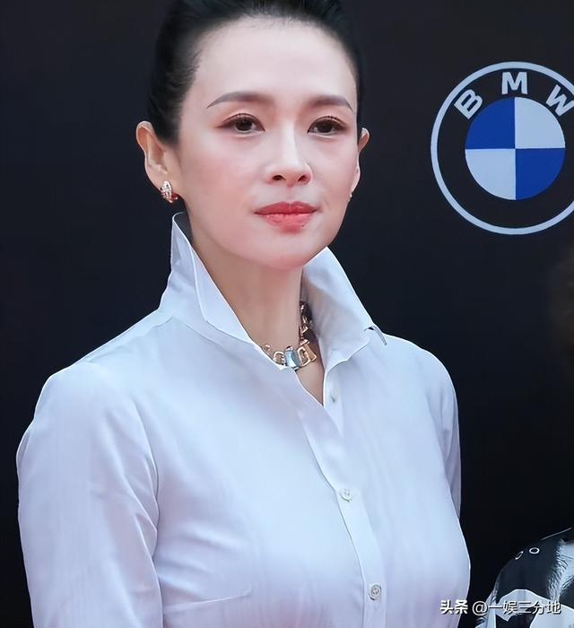 这和“真空”有啥区别，章子怡大胆穿衣，却没赢过保守的蒋勤勤