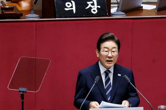 特朗普杀招立竿见影？李在明掏不出4000亿美元，立马反转对华态度
