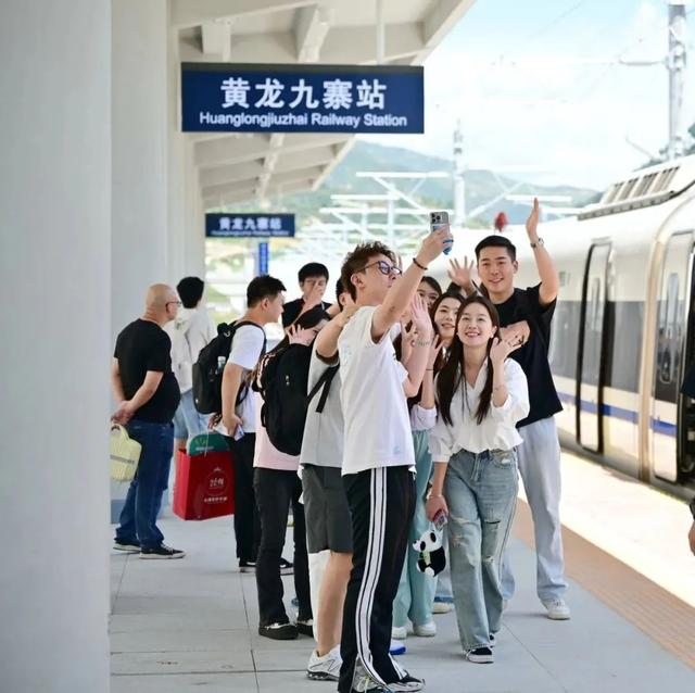 这个以风景区命名的高铁站，火了！