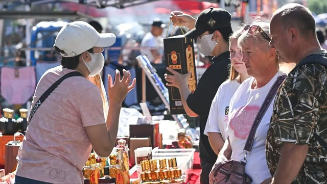 俄罗斯人，正在大量涌入中国，目的却不是旅游？