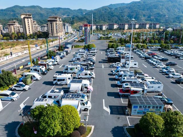 明月山全面进入旅游旺季，多维业态共绘秋冬盛景！