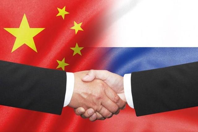 普京专机离开北京后，刚飞出中俄国境线，马上降落在了海参崴