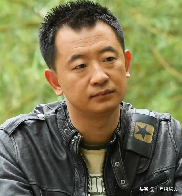 嫁给落魄时的黄海波，任劳任怨养夫多年，曲栅栅现终于苦尽甘来