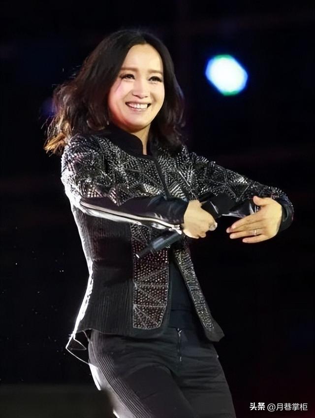 六登春晚，与恩师同居后怀孕，被骗流产，57岁斯琴格日乐晚景凄凉