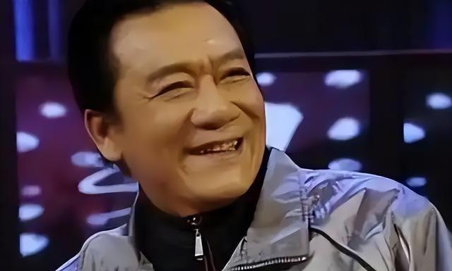 侯耀文离世17年，昔日小20岁娇妻，被侄儿“撬”走多年后如今怎样