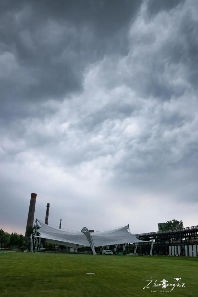 夏日午后，雨景里的云隙微风——