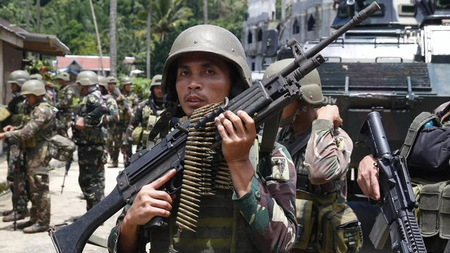 逮捕令已下，菲律宾大鱼自首，马科斯至亲涉案，军队恐要开第一枪