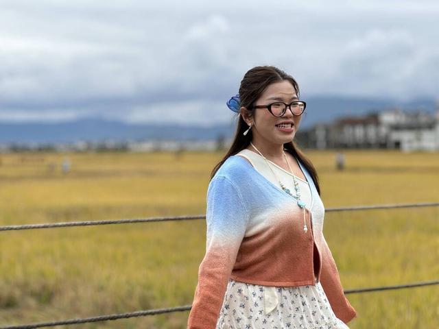 【外眼看云南】柬埔寨顶流姜思倪携家人圆梦云南：喜洲麦田小火车童趣飞扬