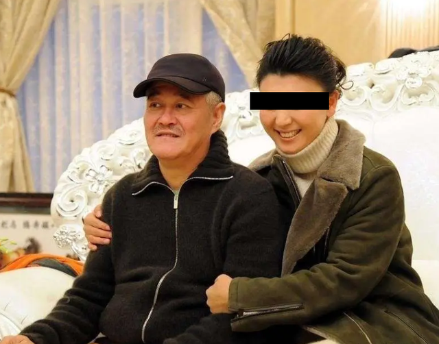 闫学晶事件升级！官媒批评毫不留情	，赵家班多人受牵连，麻烦大了