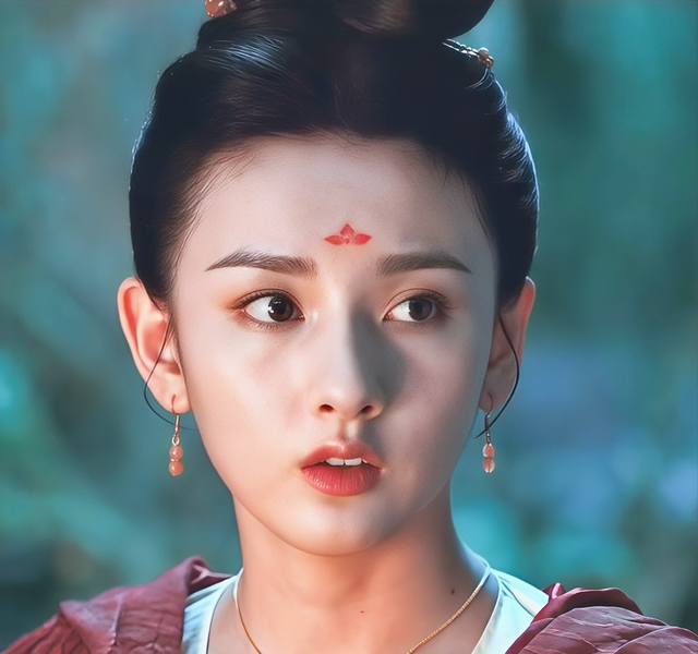 晚节不保？曝56岁林永健摸宋祖儿手还拍大腿，网友：难怪她能复出