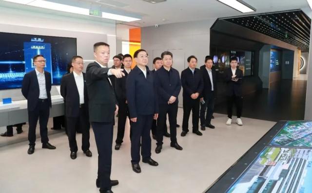 成都市长王凤朝被查 家人一并被带走