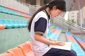 刷爆热搜的17岁数学天才姜萍，从上神坛到被扒捞女只花了2天？图片