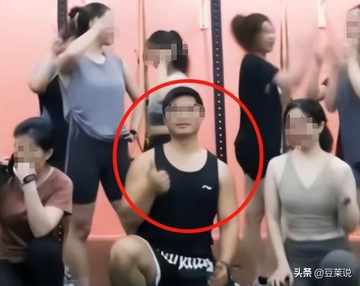 妻子出轨男小三后续：正脸被扒，抓奸画面炸裂，难怪丈夫鱼死网破