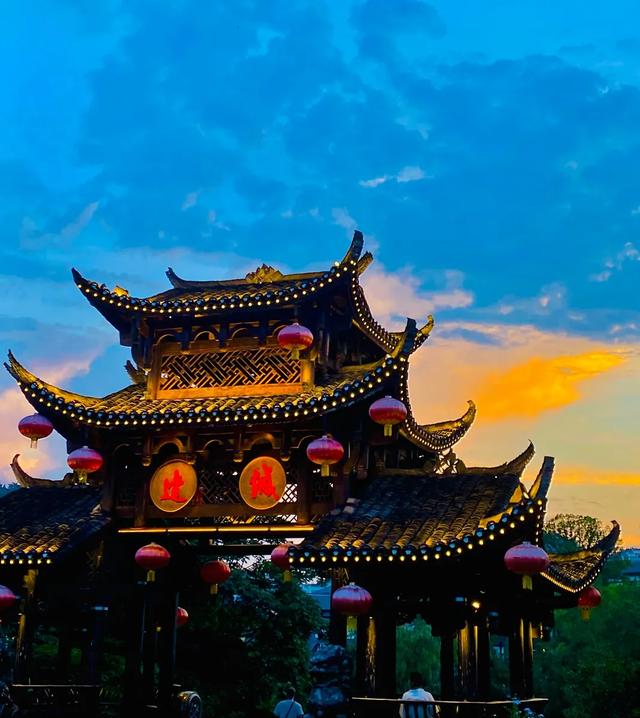 边城印象:一口吃三省 三地闻鸡鸣!
