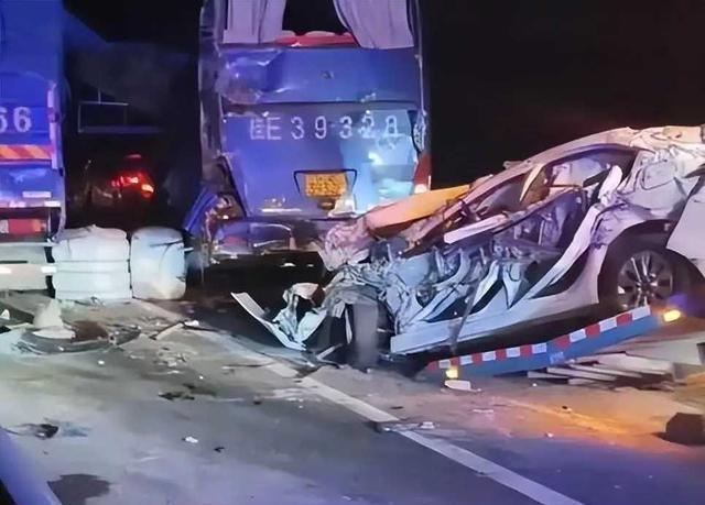 一家三口国庆返程遭遇车祸，全家无一生还，车祸原因让人惋惜