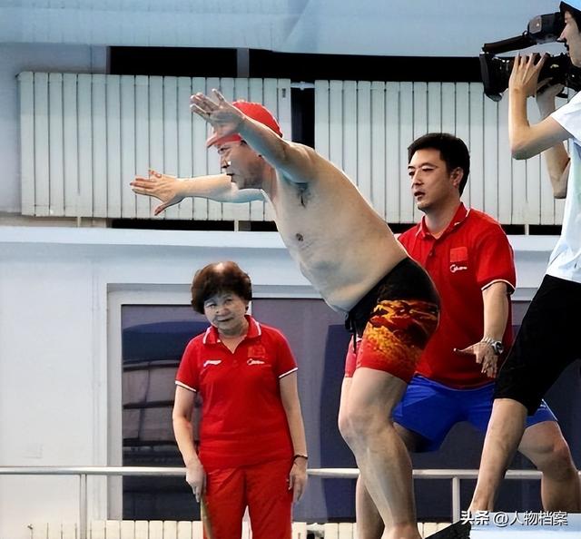 冯巩也没想到，家产尽失的牛群，如今终于找到了晚年的“依靠”