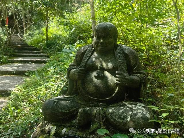 实在没想到，浙江竟然也有一座千佛山，春日里被誉为江南小九寨