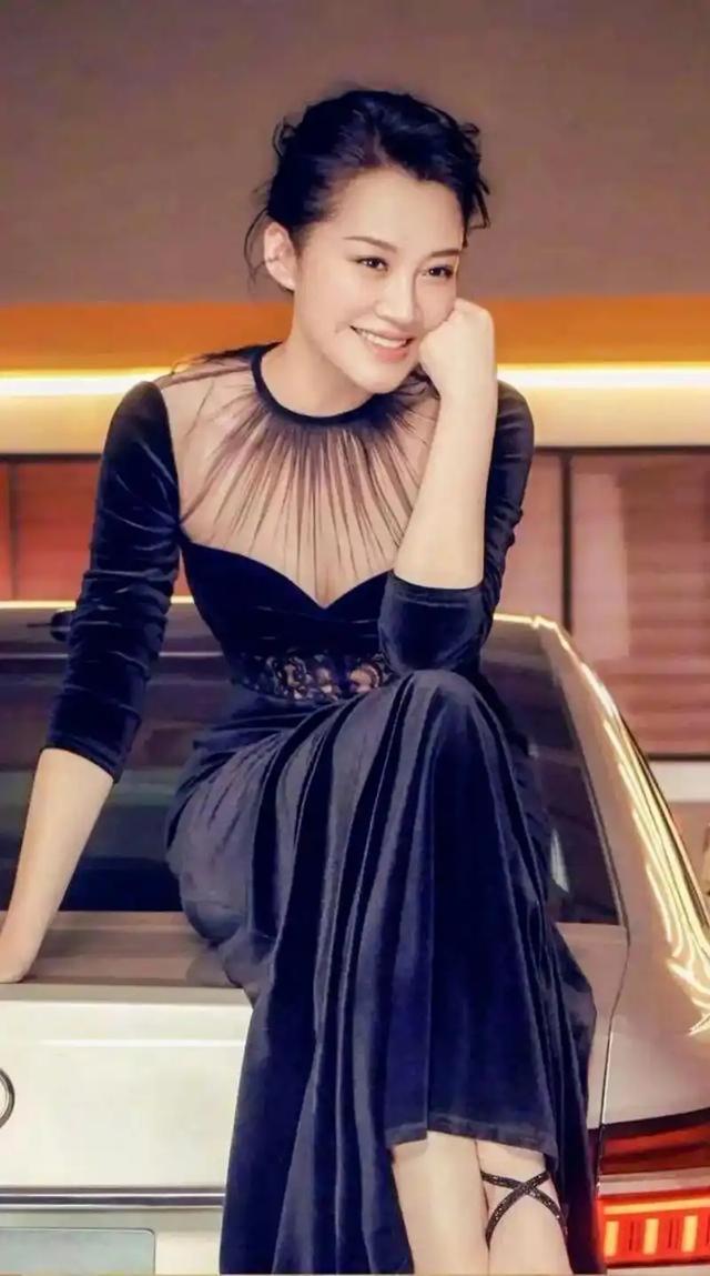 她一生"风流成性	、老少通吃"	，撩汉无数，现如今56岁却依旧单身