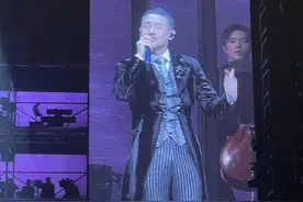 被传声音沙哑 张学友演唱会上说：“要回去看医生了……”图片