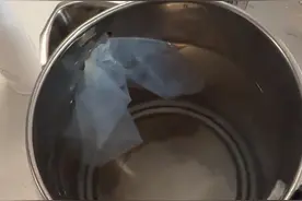 男子称在杭州一酒店烧水壶发现避孕套，回应：可能是他在恶作剧图片