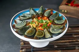 皮蛋保质期限是多久？皮蛋含铅吗？哪些人不宜多吃皮蛋？图片
