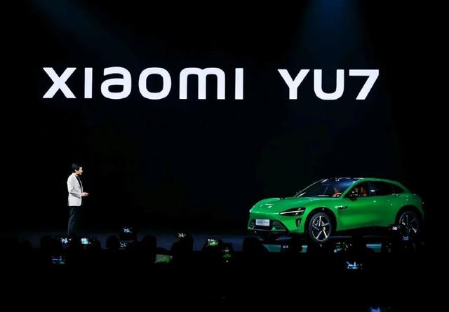 小米YU7标准版或将改名？雷军微博投票引全网热议