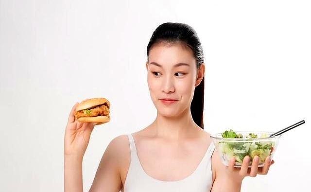 控制体重最好是晚上，晚餐坚决不吃这 4 样，掉秤速度巨快！