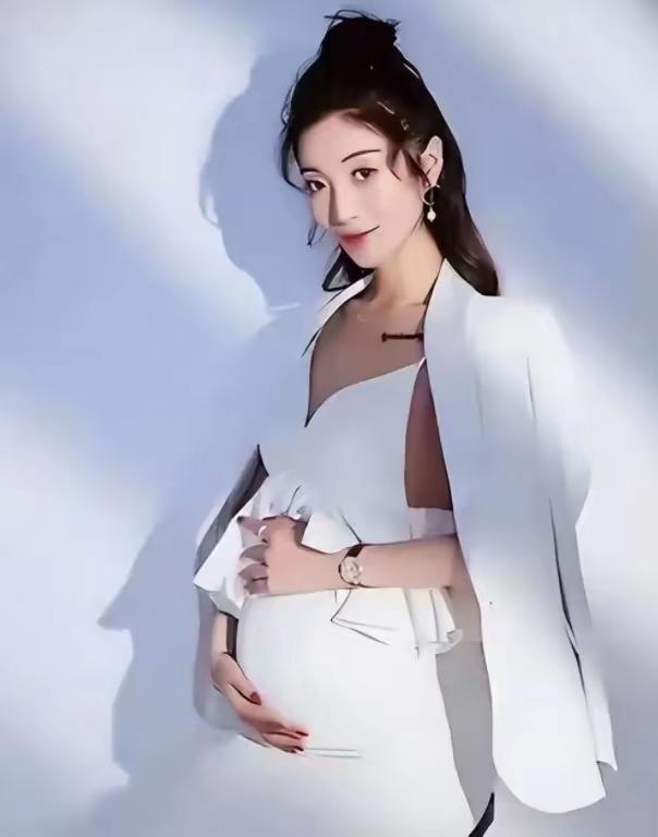 花50万“买英国精子生3娃”的山东女人，7年后现状曝光：她独美