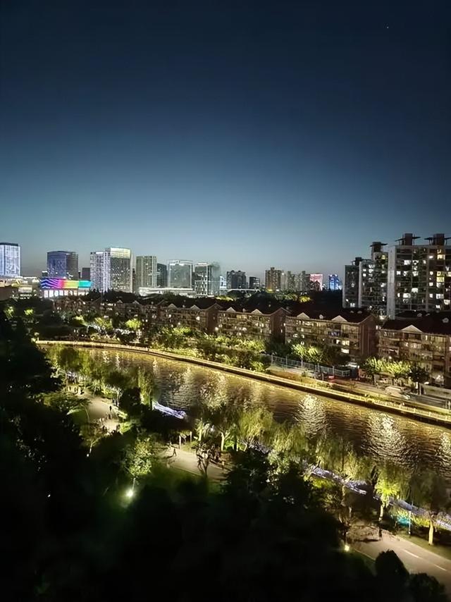 曾经的“臭水沟”，如今成网红打卡地！苏州河，上海巨变的注脚！