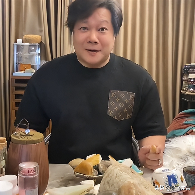 北京肖哥突发去世，年仅45岁，家里原石成堆开大奔	，十几套房出租