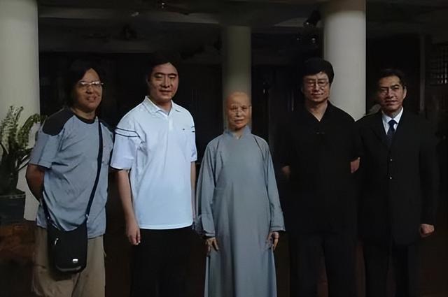 释永信被查，才知道她有多让人敬佩