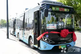 苏州首条“开进小区”公交开通图片