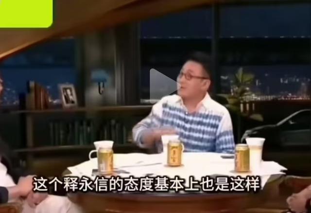 少林新主持印乐，和女游客合影曝光，面相慈爱，和释永信完全不同
