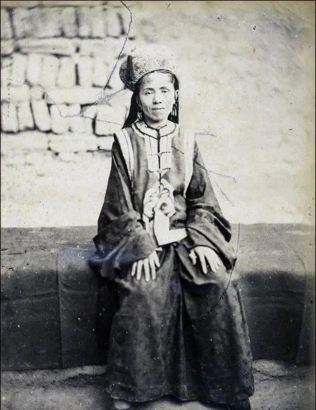 1875年新疆哈密风光和人物风貌