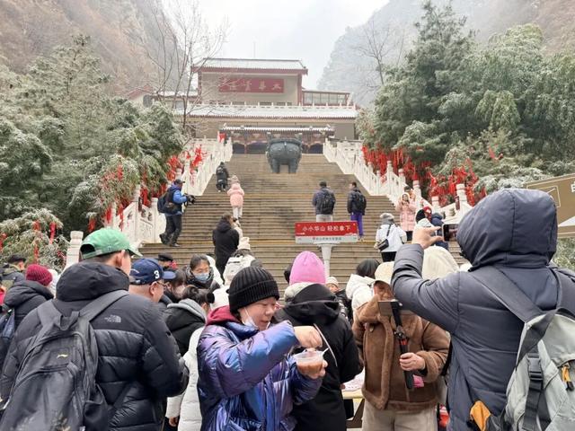 雪中华山美出圈，腊八热粥暖到心坎！