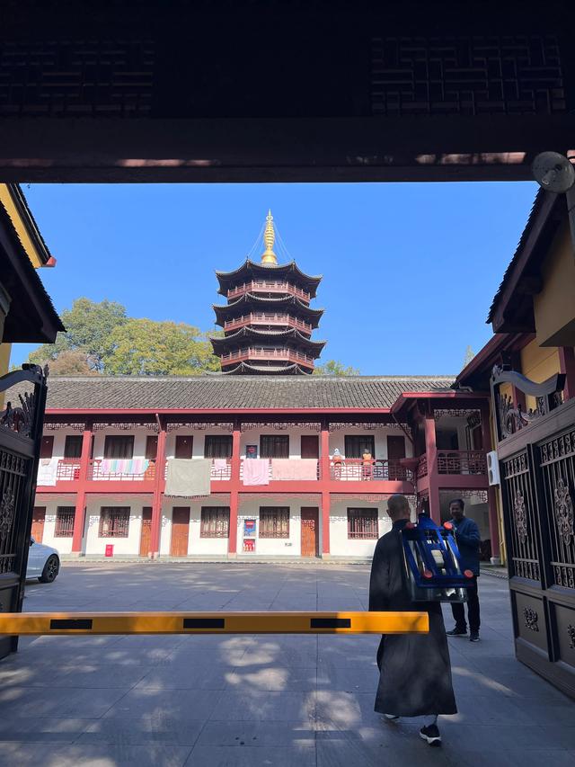 上天竺到云栖竹径，徒步9公里，感受一路秋意。