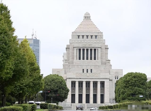 日本政坛巨震！166票封喉	，公明党倒戈，高市时代终结，中方回应