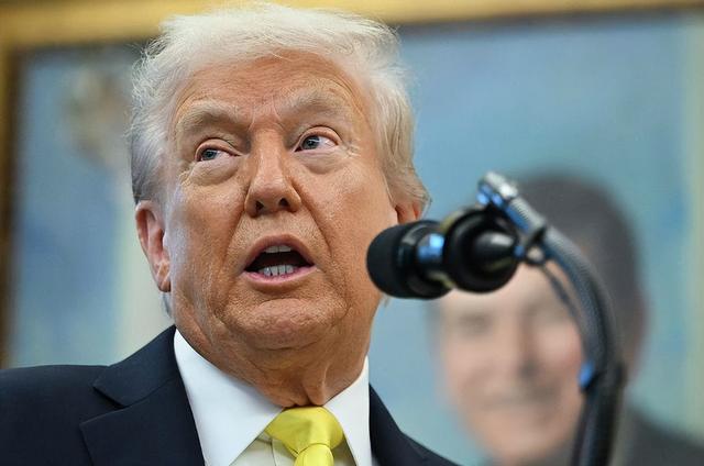 四访中国仍不满足！马克龙离华即反水，回国后下最后通牒：若中国不进口欧洲东西，或对华加税