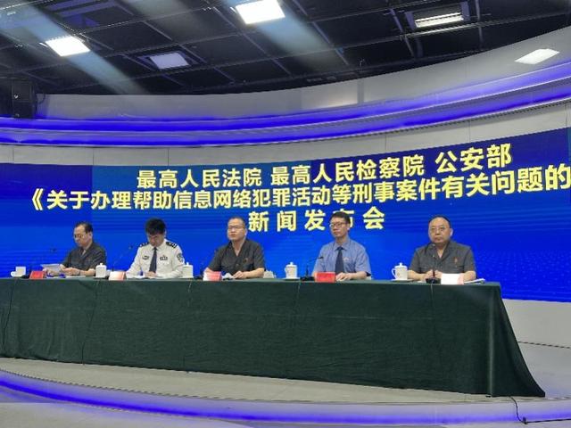大批内鬼被抓！公安部披露惊人内幕，幕后黑手身份曝光，不简单