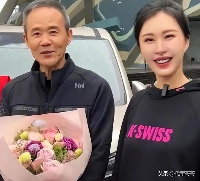 他每年退休金1千万，还娶了33岁女明星，69岁再生下了一个女儿