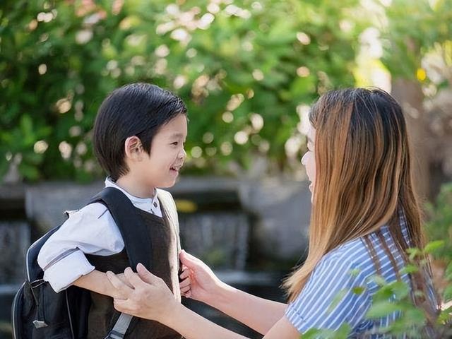 浙江女孩水杯被打翻后续：对方家长态度嚣张，正脸被扒，警方介入