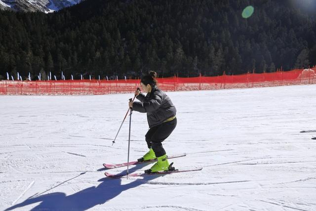 冬日娱雪去哪嗨？毕棚沟月亮湾冰雪娱乐场邀你赴约第八届冰雪温泉节丨“川”越冰雪遇见你