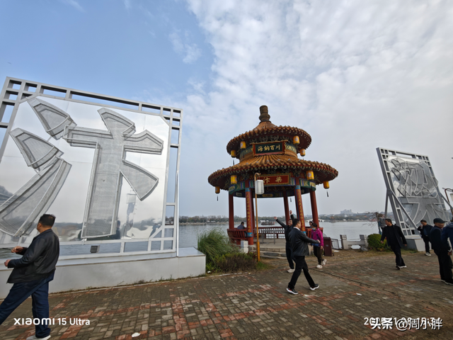 15分钟617人登顶龙亭大殿，传统观光景区迈向沉浸夜游的关键一步