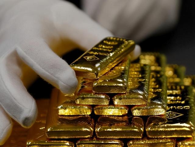 金价狂飙破4300美元！港股黄金股集体跳涨，这波行情真稳了？