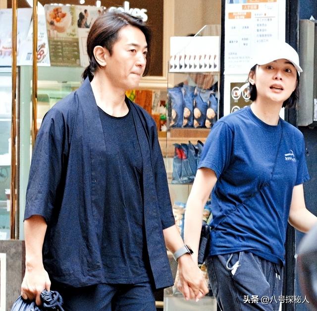 21岁拍三级，30岁被出轨，38岁嫁大佬，如今52岁没孩子竟被宠成宝