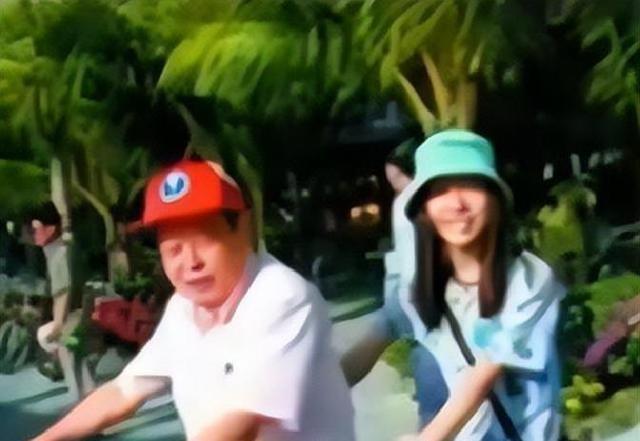 杨振宁去世后，翁帆再发文，49岁无子女的她，早已被安排好了退路
