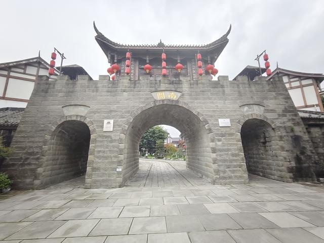 南行漫记：不去内江，直奔隆昌，看中国最大的牌坊群